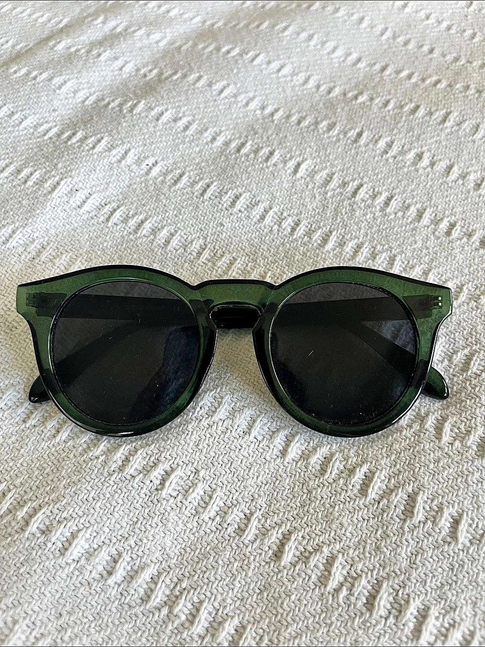 Green Round Sunglasses Like New